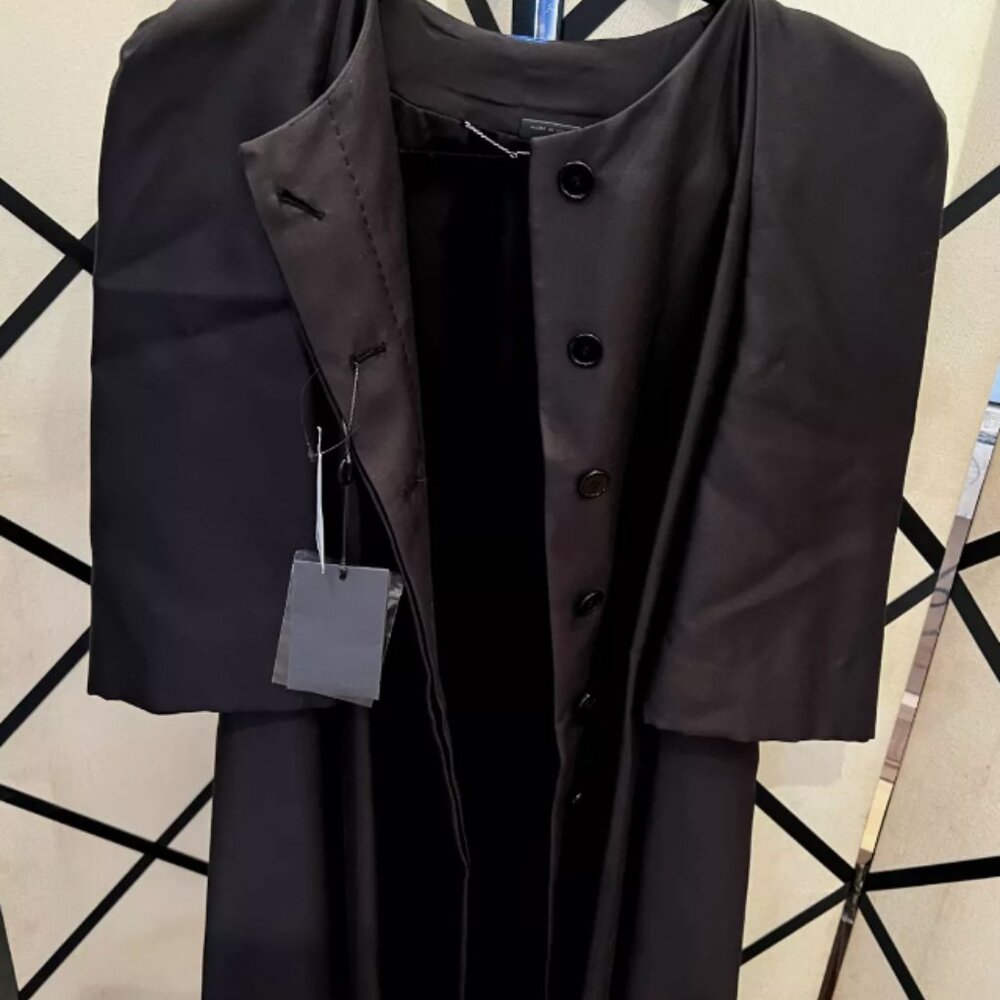 Alexander McQueen Coat. BRAND NEW WITH TAGS Women's Size 44. Wool & Silk Lining